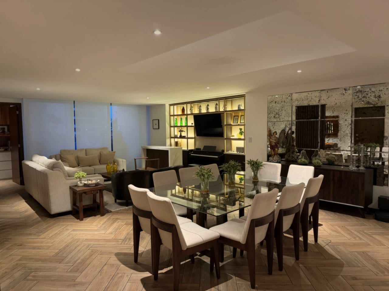Apartamento grande Naori Zona 10 VENTA — Apartamento en Venta en Naori, Zona 10, Guatemala, Ciudad — foto 3 de 14