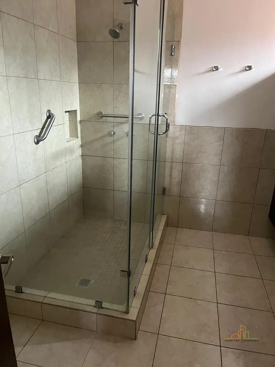 Ducha Baño Principal — Casa de 1 Nivel enVenta | Buena Fuente |Venta $275,000 | 281 m2 — Casa en Venta en Buena Fuente, Carretera a El Salvador, Guatemala, Ciudad — foto 13 de 13