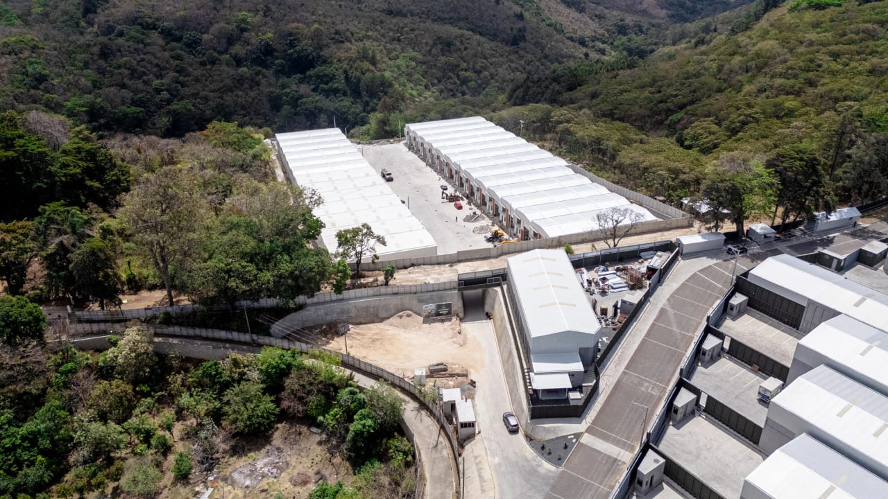 Ofibodegas para Estrenar, CAES Desde 282Mt2 / Complejo Industrial — Bodega / Ofibodega en Venta en Carretera a El Salvador, Guatemala, Ciudad — foto 1 de 14