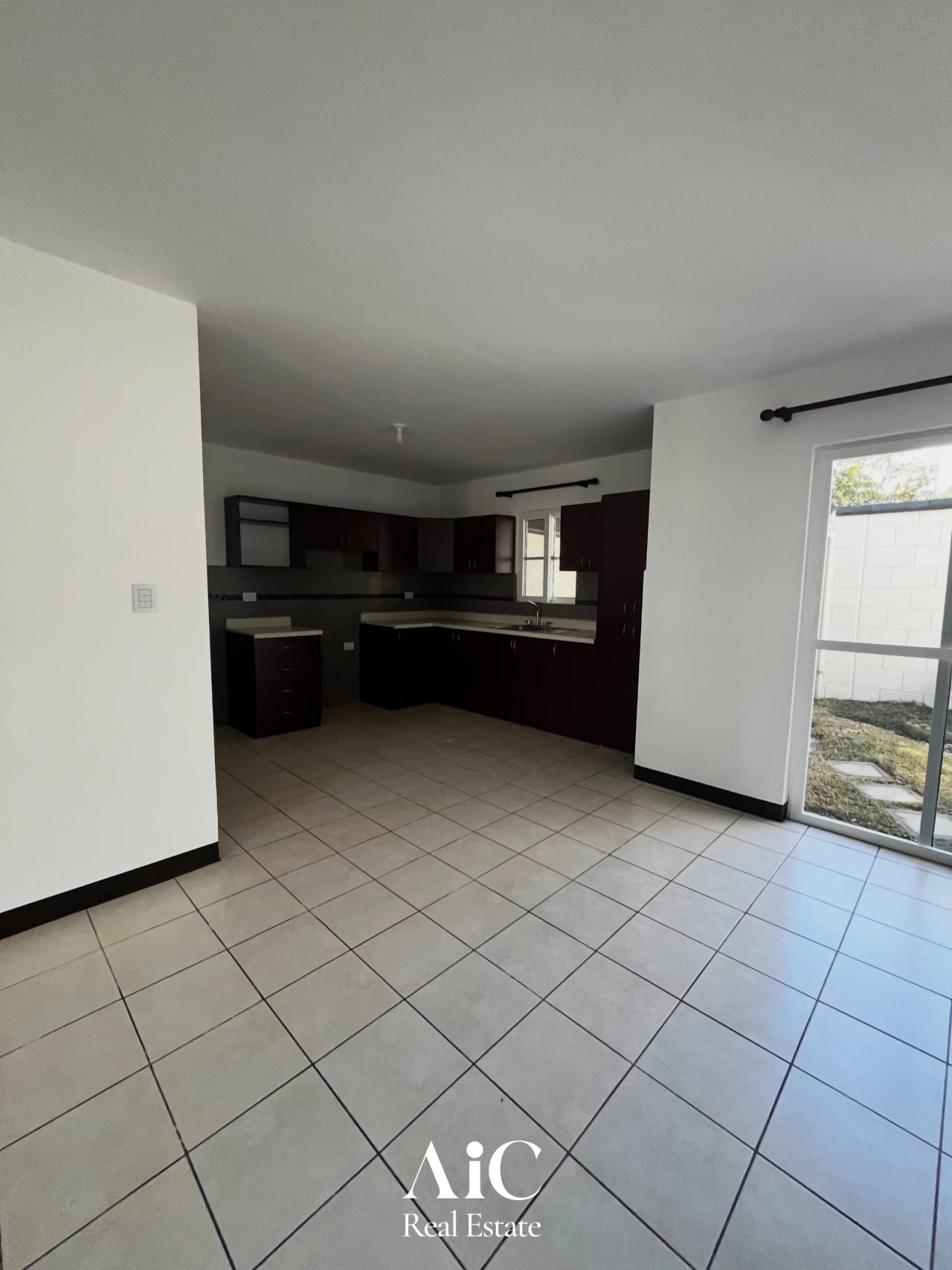 Casa Villa Venetto KM 25 3HAB Carretera a Sta. Elena Barillas — Casa en Venta en Santa Elena Barillas, Guatemala, Ciudad — foto 3 de 17