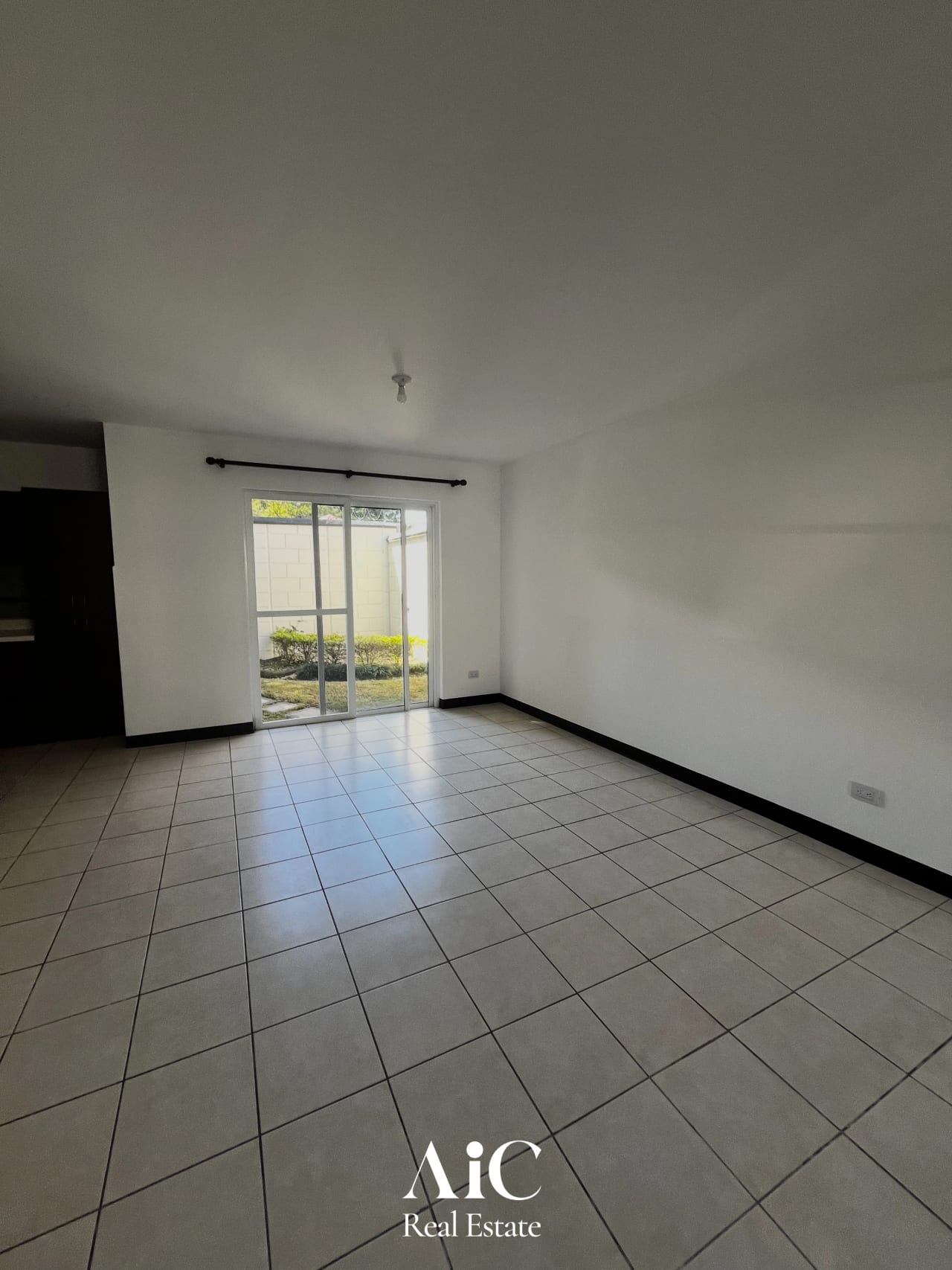 Casa Villa Venetto KM 25 3HAB Carretera a Sta. Elena Barillas — Casa en Venta en Santa Elena Barillas, Guatemala, Ciudad — foto 2 de 17