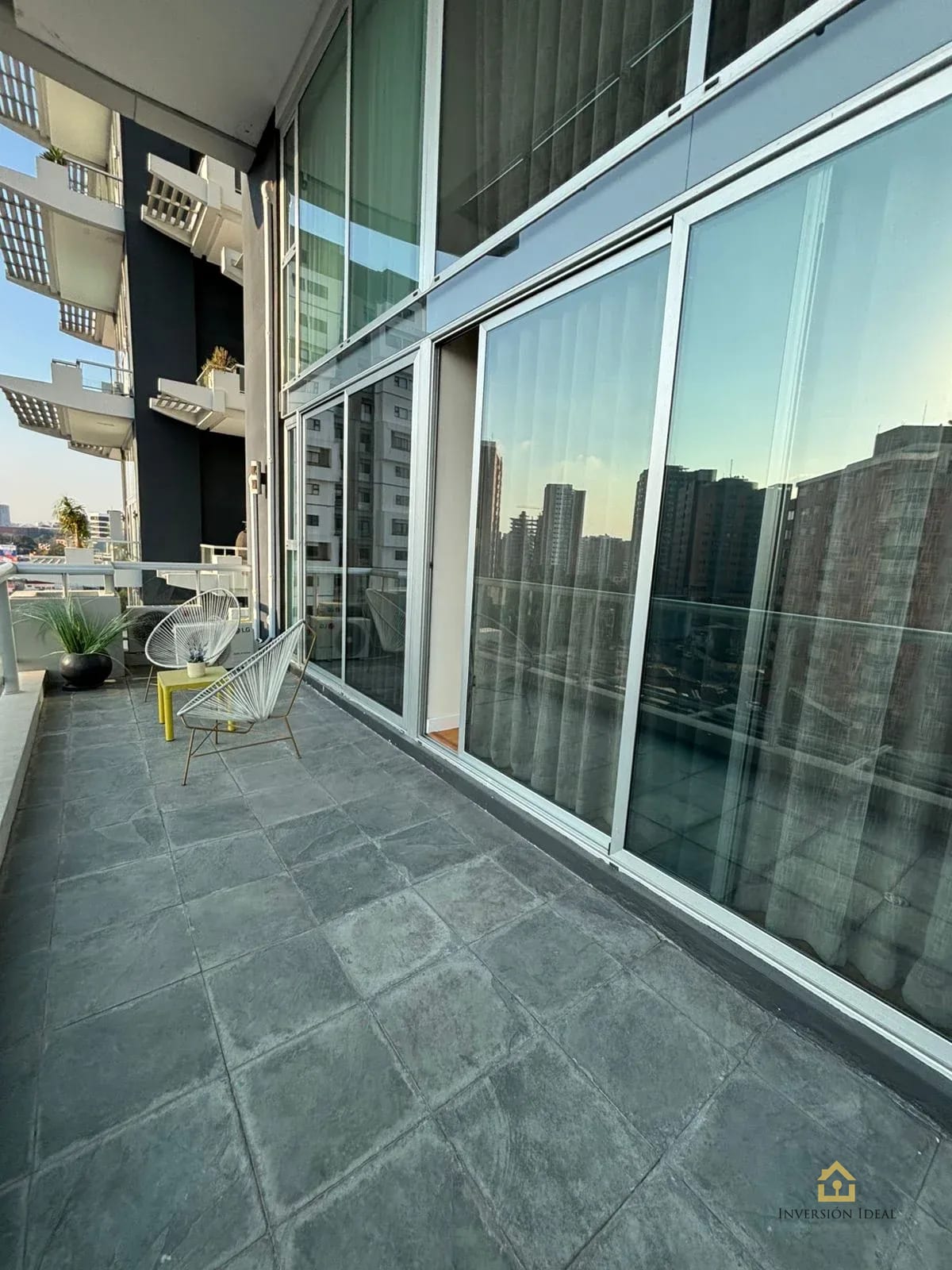 Apto Amueblado 2 Hab + Cuarto de Serv. $2,500 | Edificio Atrium Zona 10 — Apartamento en Alquiler en Atrium, Zona 10, Guatemala, Ciudad — foto 5 de 16