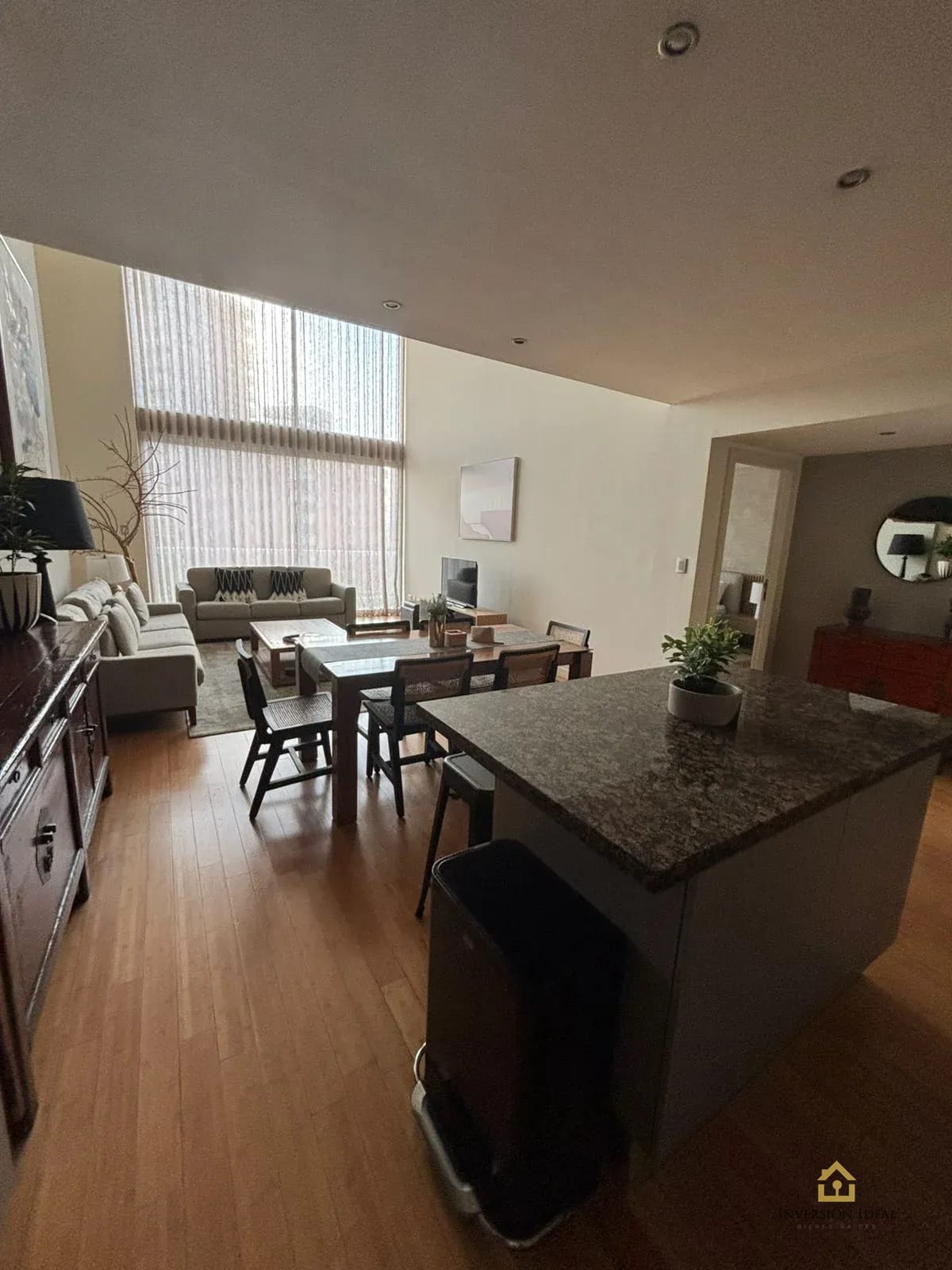 Apto Amueblado 2 Hab + Cuarto de Serv. $2,500 | Edificio Atrium Zona 10 — Apartamento en Alquiler en Atrium, Zona 10, Guatemala, Ciudad — foto 3 de 16