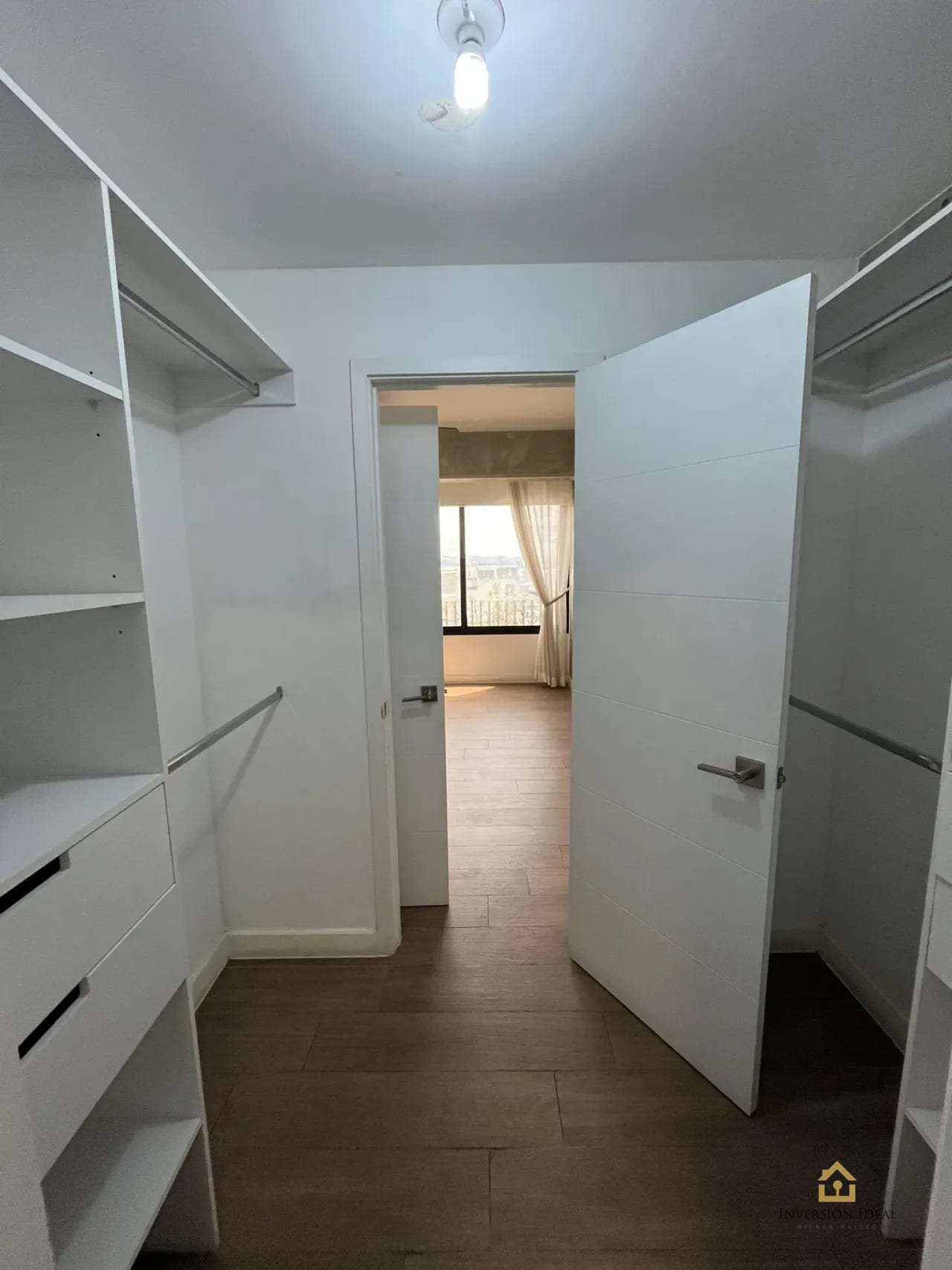 Apartamento en venta para inversión 2 dormitorios en Edificio Granat zona 4 — Apartamento en Venta en Granat, Zona 4, Guatemala, Ciudad — foto 13 de 17