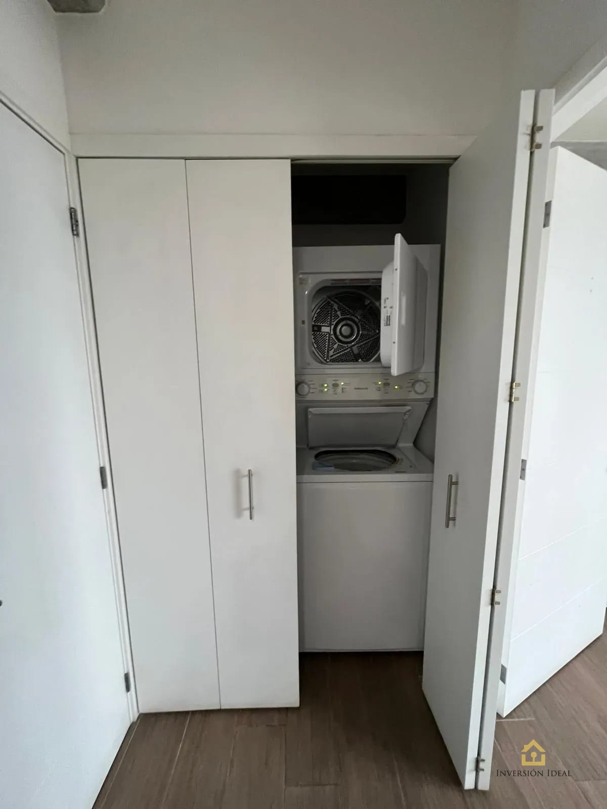 Apartamento en venta para inversión 2 dormitorios en Edificio Granat zona 4 — Apartamento en Venta en Granat, Zona 4, Guatemala, Ciudad — foto 16 de 17