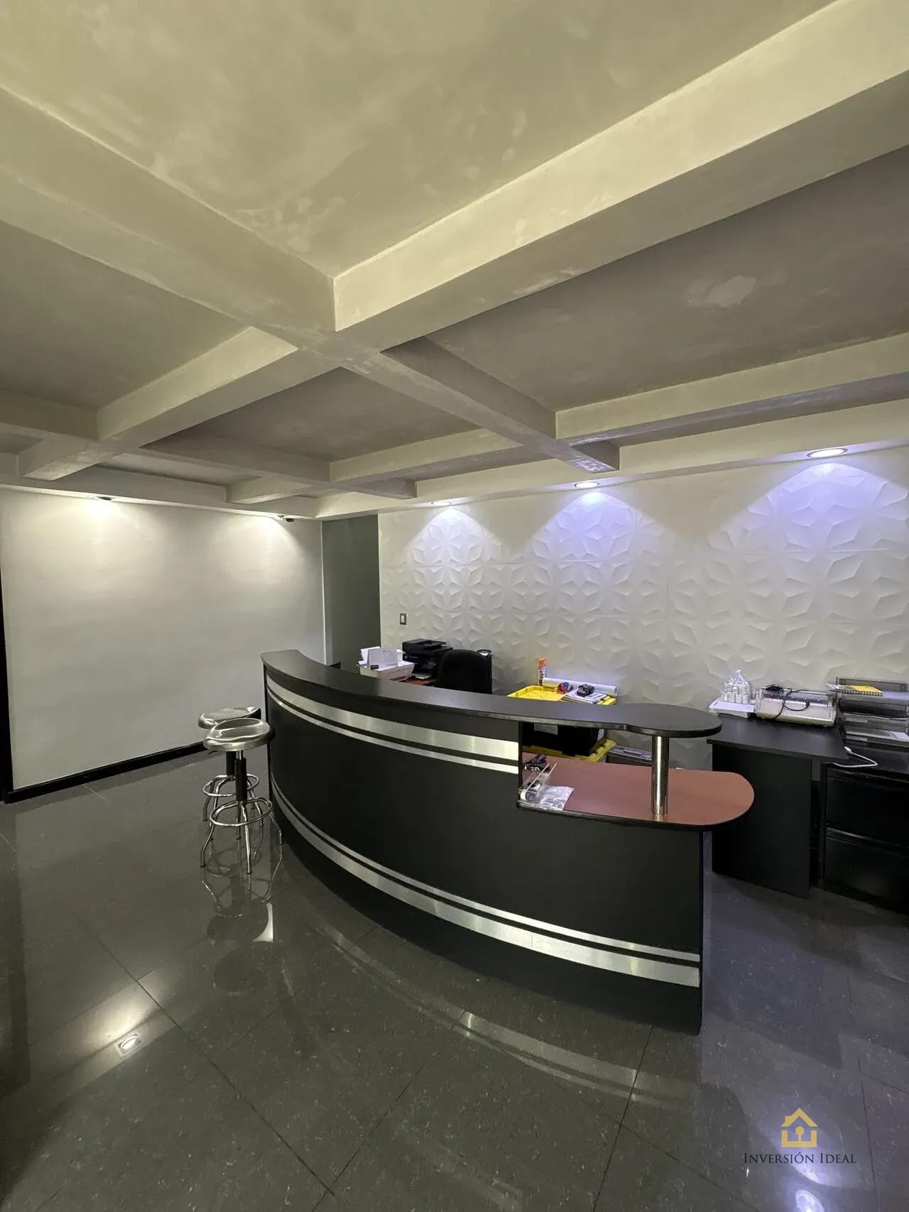 Edificio en renta 6 ambientes 433 mts2 - $5,900 / Q44,800. En Zona 10 — Oficina en Alquiler en 19-10, Zona 10, Guatemala, Ciudad — foto 9 de 11