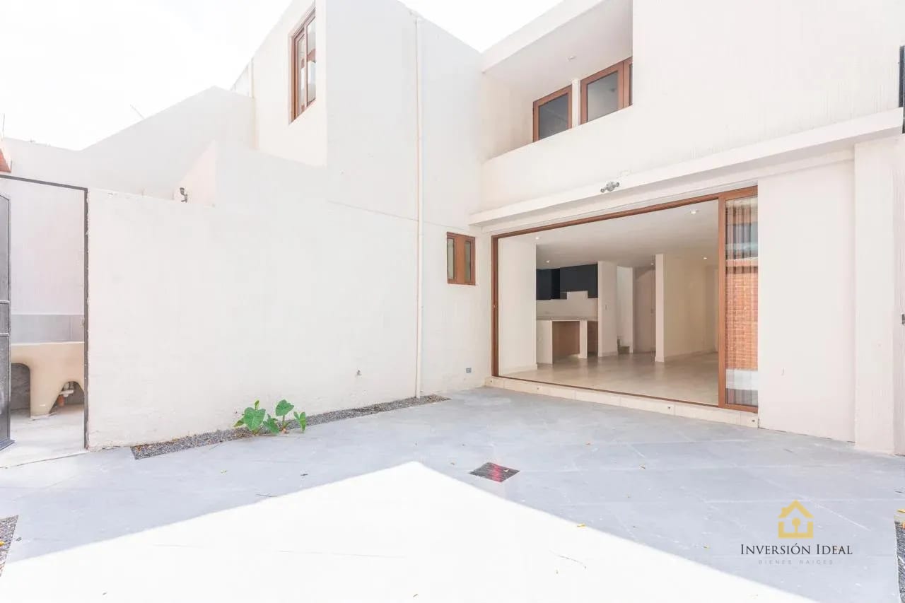Casa en venta 4 habitaciones 256 mts2 - $495,000 + IVA (Negociables) en 20 Calle Zona 10 — Casa en Venta en Empresarial Los Próceres, Zona 10, Guatemala, Ciudad — foto 1 de 10