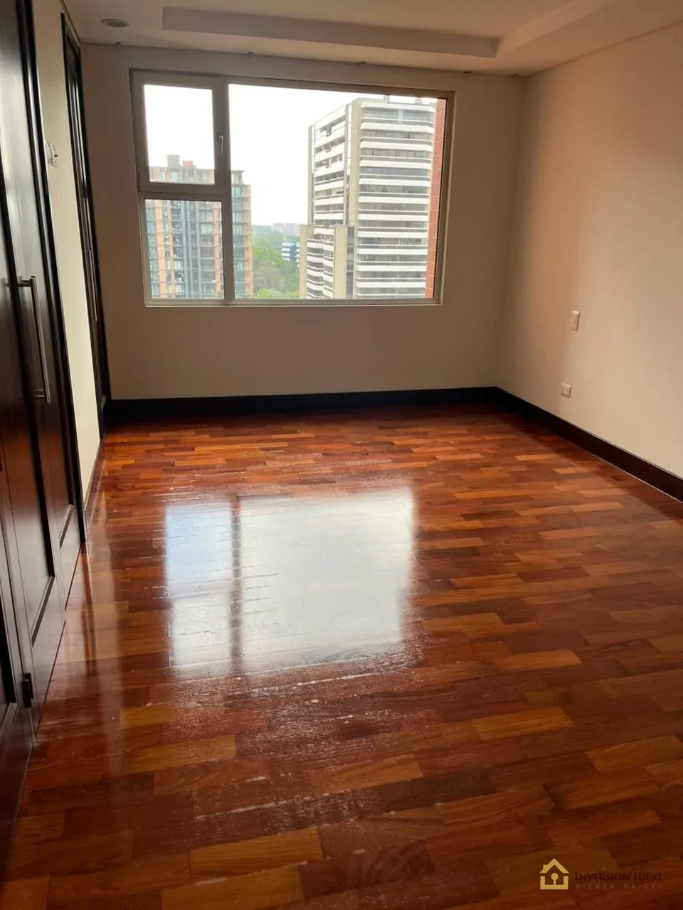 Apartamento en renta 2 habitaciones 101.40 mts2 - Santa Sofía zona 10 — Apartamento en Alquiler en Santa Sofía, Zona 10, Guatemala, Ciudad — foto 3 de 10