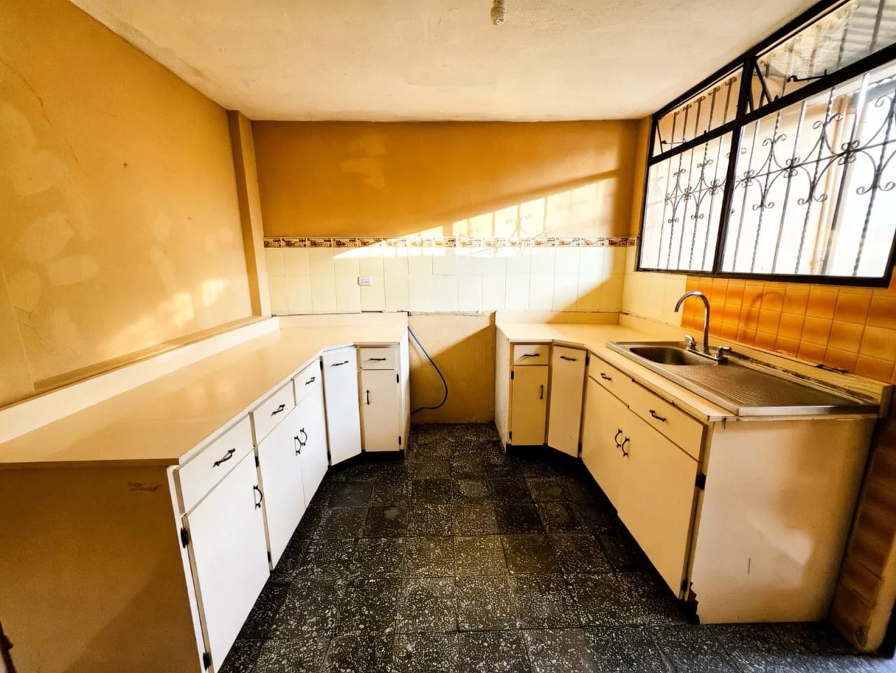 CASA de esquina en VENTA Zona 11. colonia Loma Linda — Casa en Venta en Zona 11, Guatemala, Ciudad — foto 5 de 13
