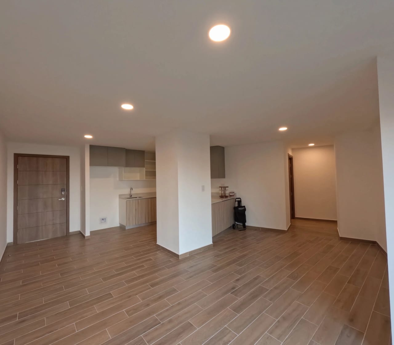 Apartamento en venta o renta, Edificio Parque 14, zona 14 — Apartamento en Alquiler en Parque 14, Zona 14, Guatemala, Ciudad — foto 1 de 10