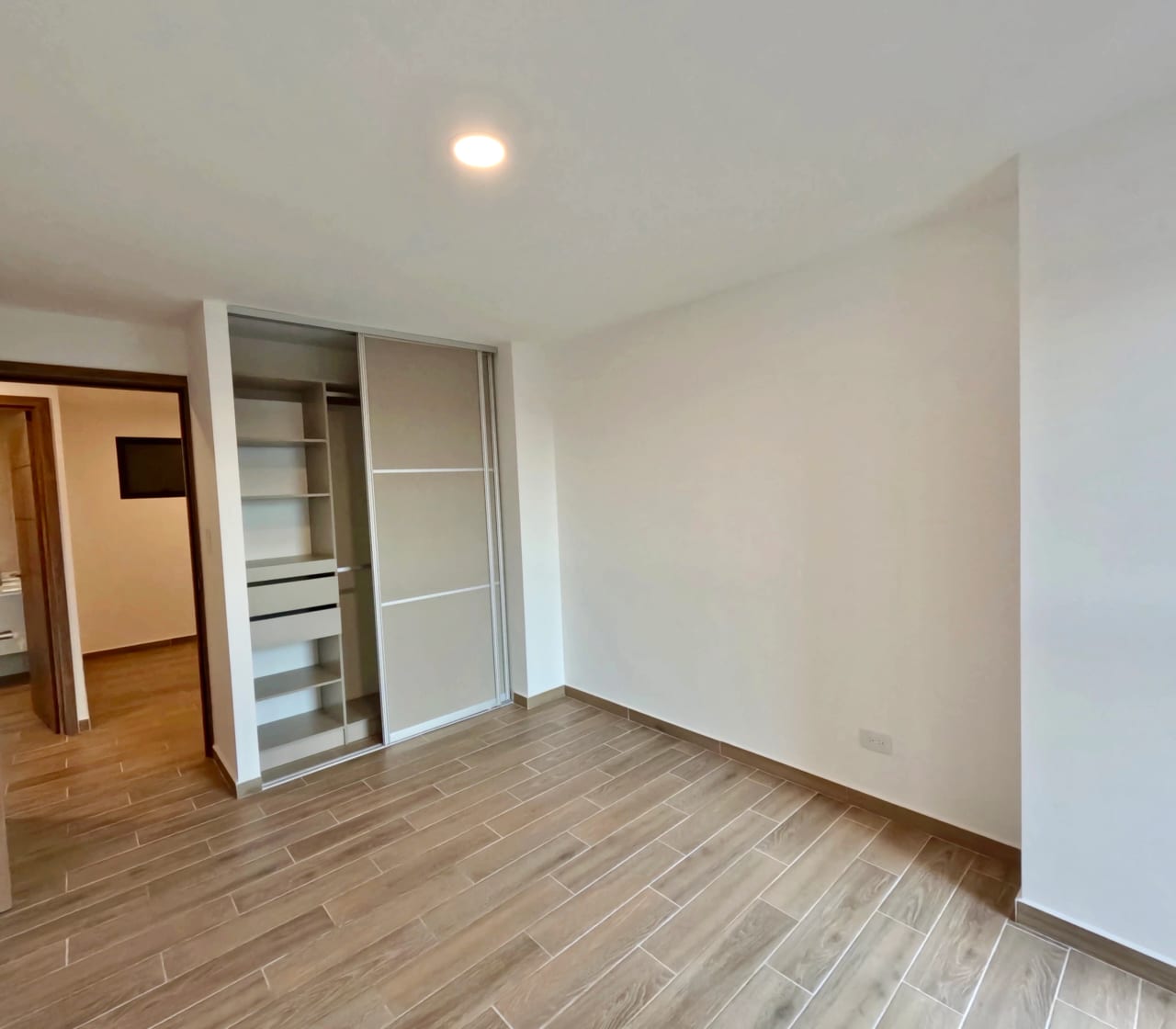 Apartamento en venta o renta, Edificio Parque 14, zona 14 — Apartamento en Alquiler en Parque 14, Zona 14, Guatemala, Ciudad — foto 5 de 10