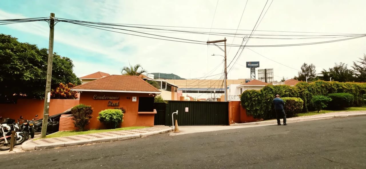 Casa en Venta para Estrenar en San Cristobal a las Par de Sankris Mall — Casa en Venta en Zona 8 Mixco, Guatemala, Ciudad — foto 1 de 2