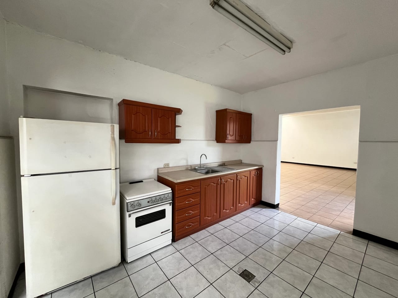 Propiedad Comercial en Alquiler | Avenida Petapa — Oficina en Alquiler en Zona 12, Guatemala, Ciudad — foto 10 de 15