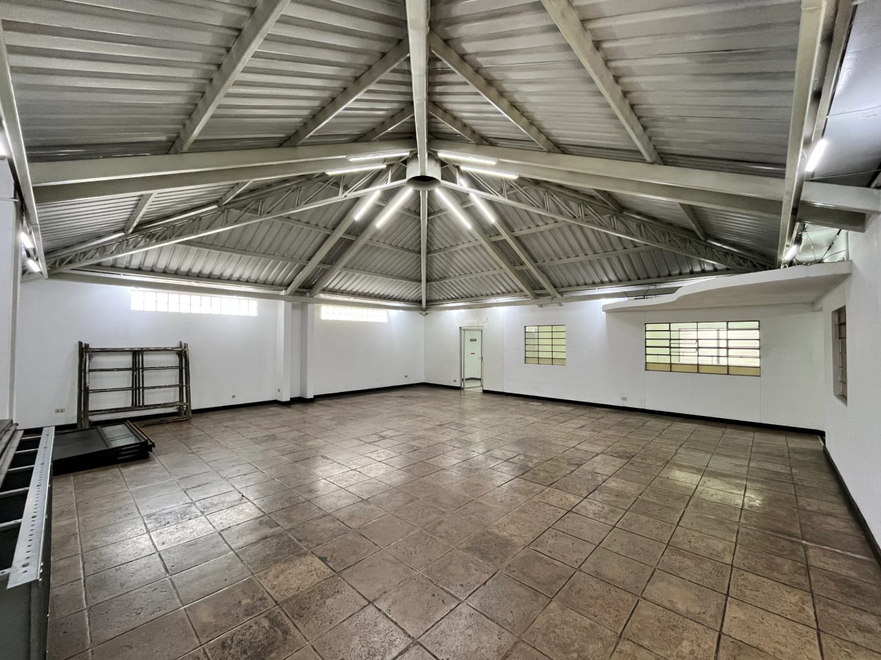 Propiedad Comercial en Alquiler | Avenida Petapa — Oficina en Alquiler en Zona 12, Guatemala, Ciudad — foto 6 de 15