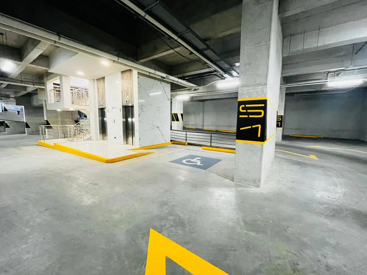 Ideal para grandes corporaciones, edificio completo en ZONA 10 — Edificio en Alquiler en Zona 10, Guatemala, Ciudad — foto 14 de 16