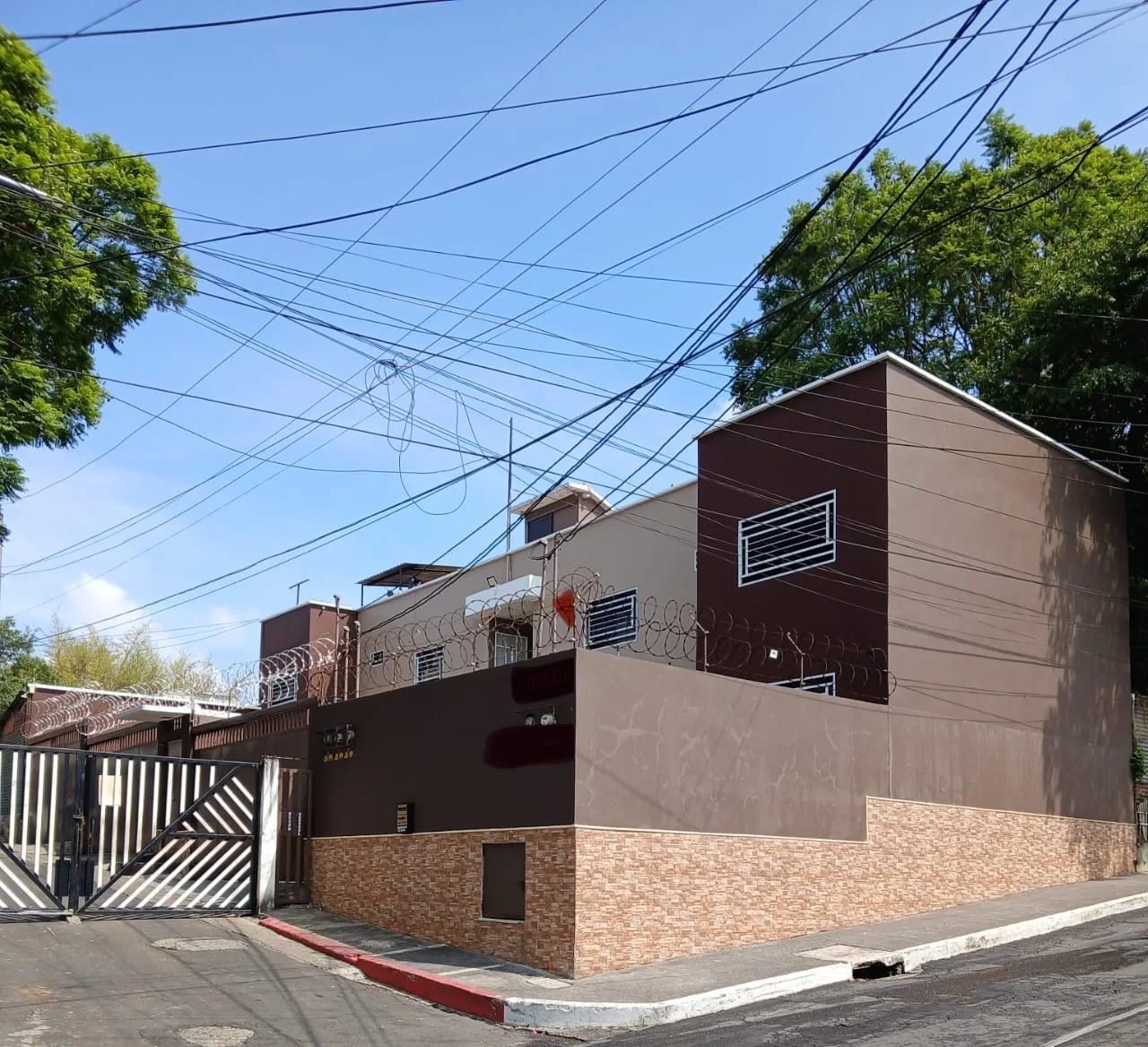 Edificio de 4 apartamento en venta en zona 12 GUAJITOS — Edificio en Venta en Zona 12, Guatemala, Ciudad — foto 1 de 9