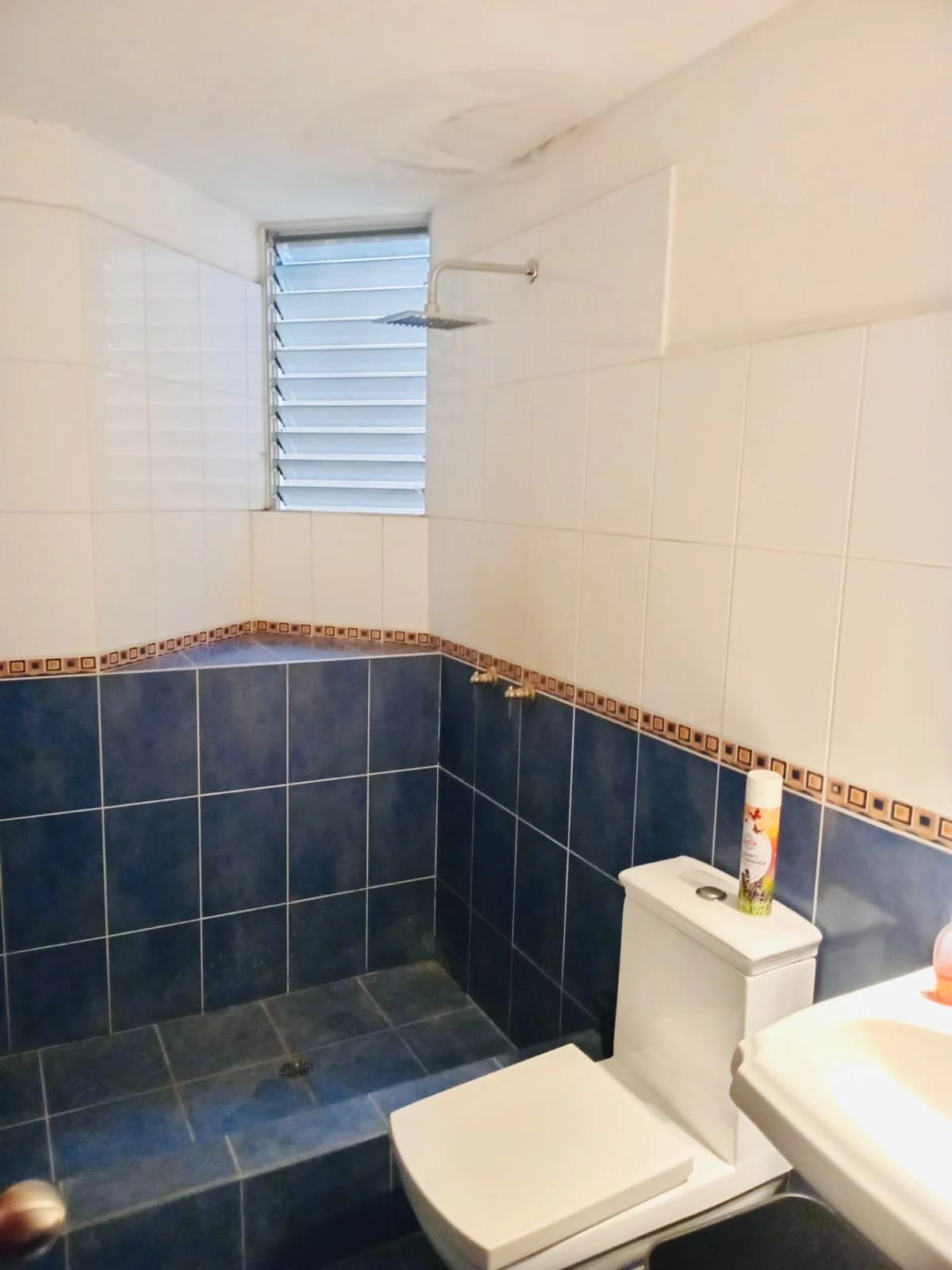 Hermosa casa con jardín, en km 19.5 a San José Pinula Condominio Los Manantiales. — Casa en Venta en San José Pinula, Guatemala, Ciudad — foto 16 de 16