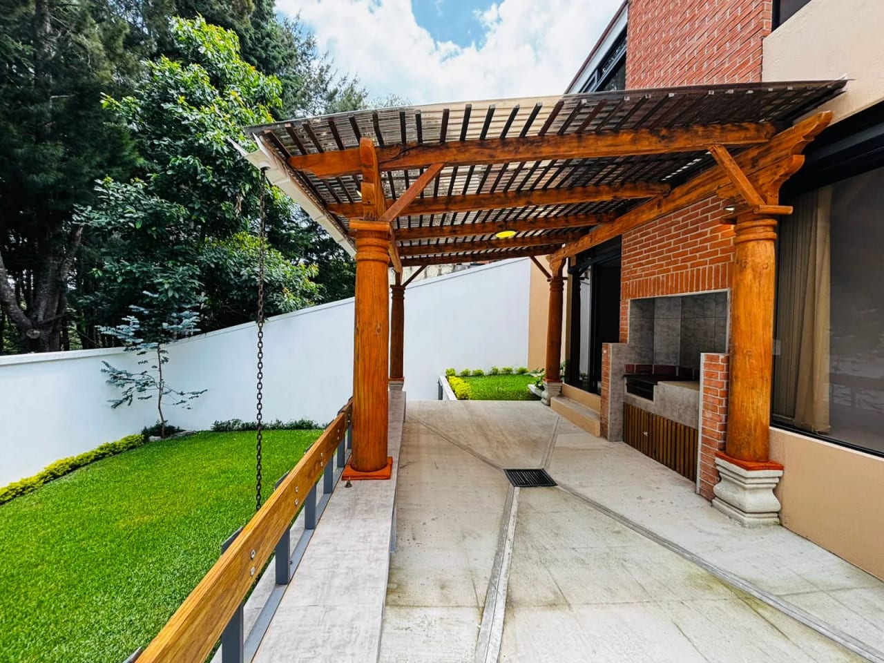 Casa de 4 dormitorios con jardín Km 16.5 Carretera a El Salvador — Casa en Venta en Carretera a El Salvador, Guatemala, Ciudad — foto 2 de 16
