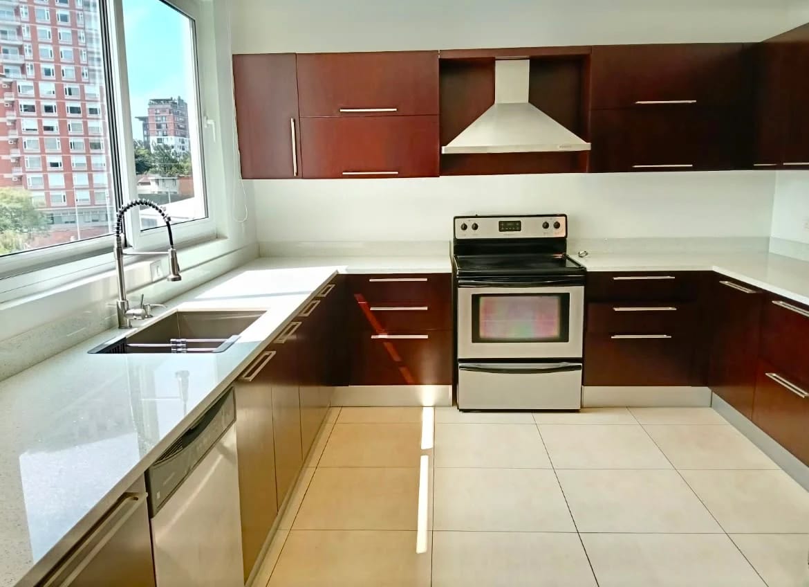 Amplio apartamento de 4 habitaciones en alquiler en Zona 14 — Apartamento en Alquiler en Zona 14, Guatemala, Ciudad — foto 6 de 7