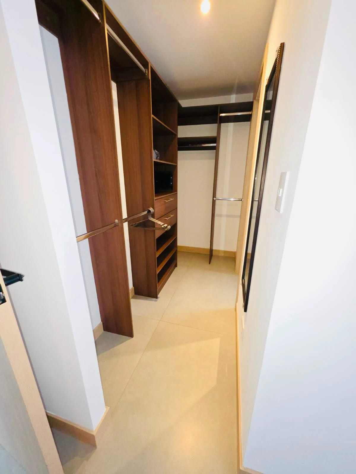 Alquilo Apartamento Amueblado de 2 dormitorios en zona 10 — Apartamento en Alquiler en Zona 10, Guatemala, Ciudad — foto 4 de 12