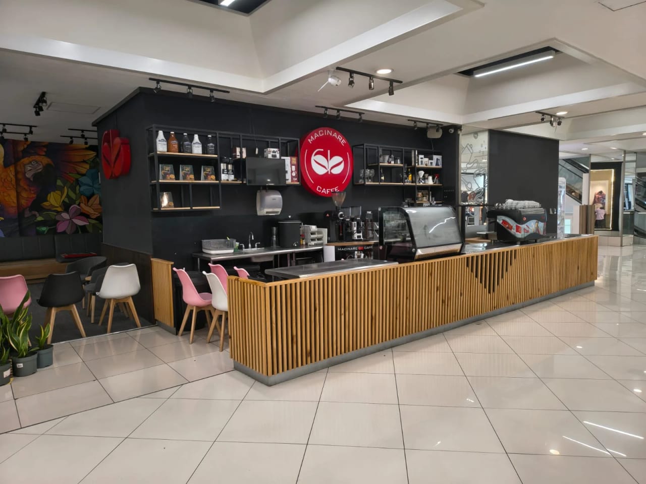 Local en centro Comercial Zona 10, ideal para Café — Local en Alquiler en Zona 10, Guatemala, Ciudad — foto 1 de 5