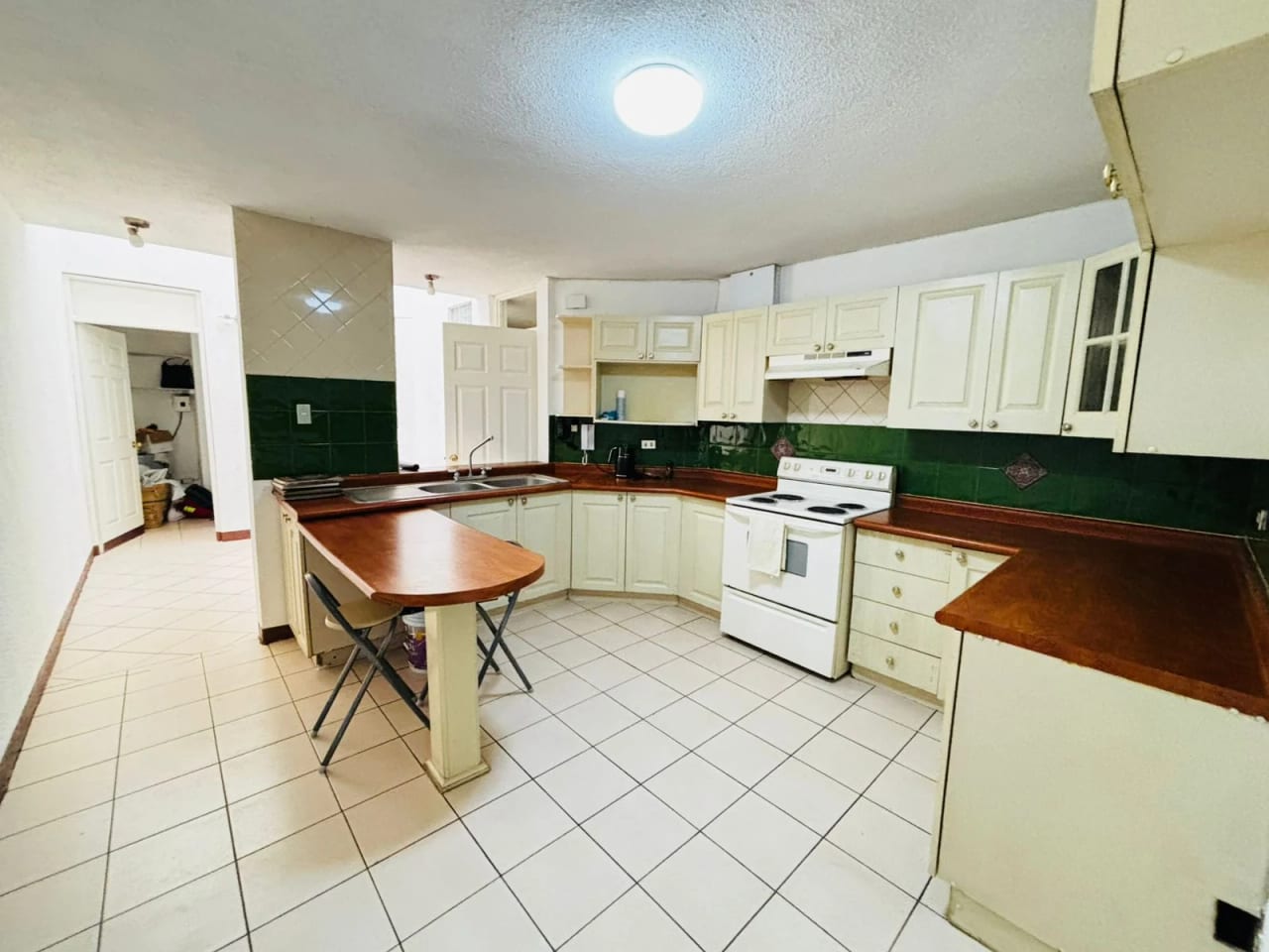 Linda y amplia casa fuera de garita en Venta en Km 27 CAES — Casa en Venta en Carretera a El Salvador, Guatemala, Ciudad — foto 6 de 17