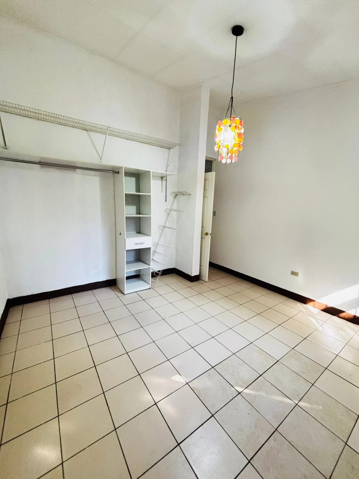Linda y amplia casa fuera de garita en Venta en Km 27 CAES — Casa en Venta en Carretera a El Salvador, Guatemala, Ciudad — foto 10 de 17