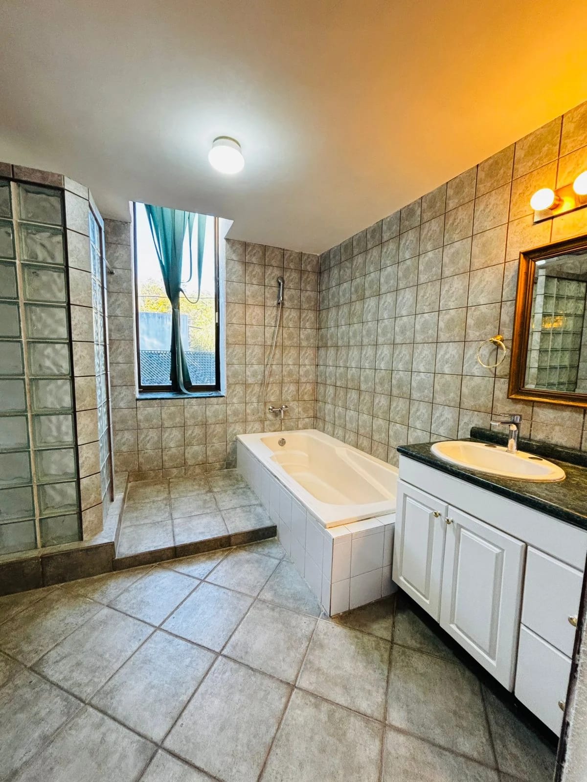 Linda y amplia casa fuera de garita en Venta en Km 27 CAES — Casa en Venta en Carretera a El Salvador, Guatemala, Ciudad — foto 13 de 17