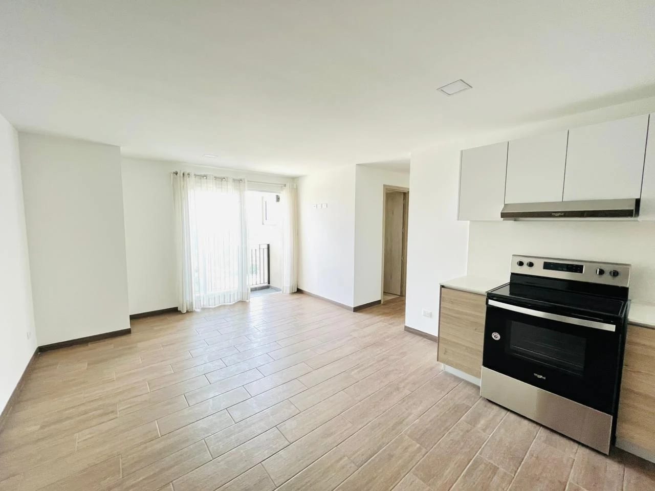 Apartamento de 3 dormitorios en alquiler en zona 12 — Apartamento en Alquiler en Zona 12, Guatemala, Ciudad — foto 10 de 16