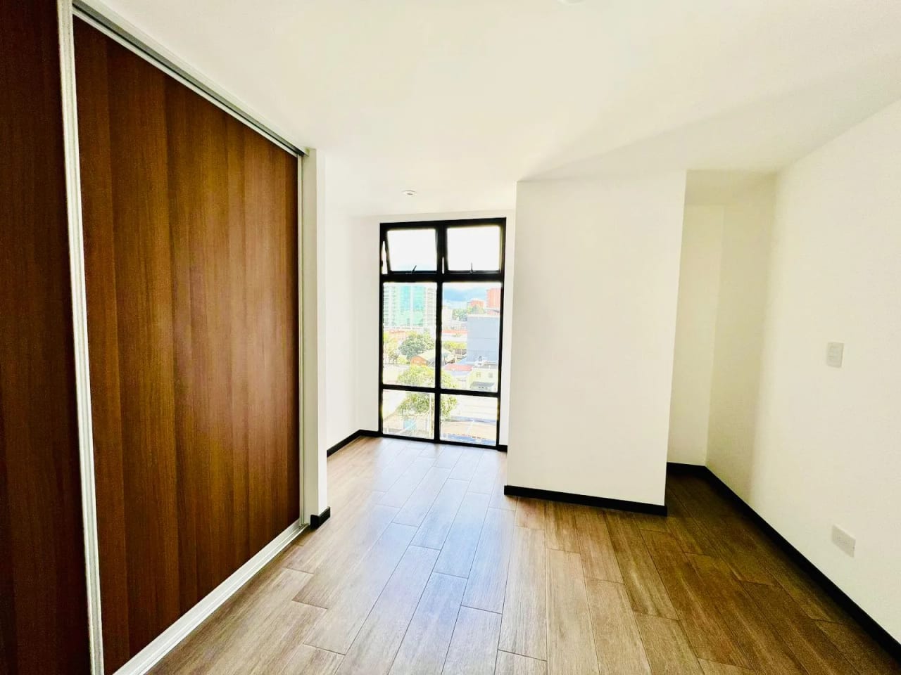 Apartamento de 2 habitaciones en zona 10, ideal para inversión — Apartamento en Venta en Zona 10, Guatemala, Ciudad — foto 8 de 11