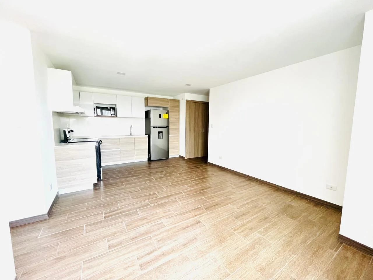 Apartamento con excelente ubicación en zona 12 — Apartamento en Alquiler en Zona 12, Guatemala, Ciudad — foto 1 de 15