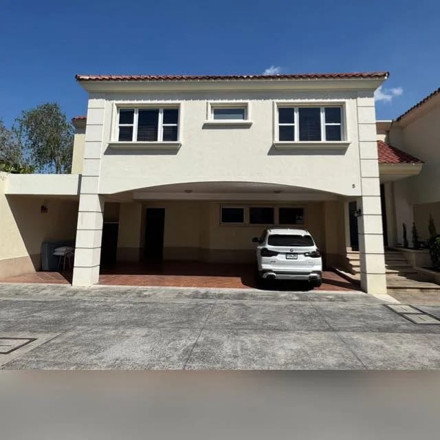 Alquiler de hermosa casa de 4 dormitorios en zona 10 — Casa en Alquiler en Zona 10, Guatemala, Ciudad — foto 2 de 16
