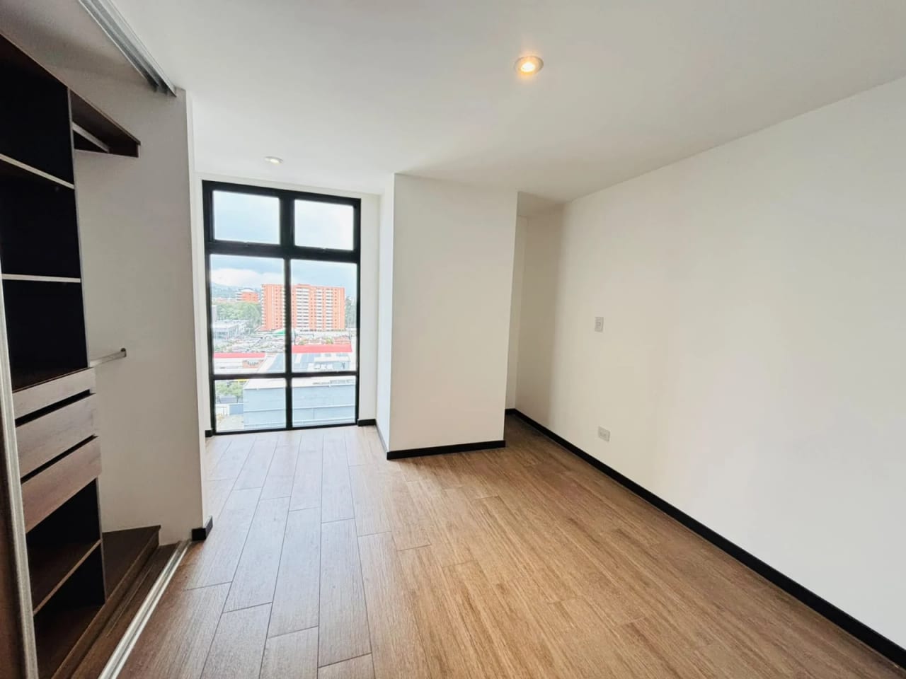 Apartamento en venta de 2 dormitorios zona 10 — Apartamento en Venta en Zona 10, Guatemala, Ciudad — foto 8 de 11