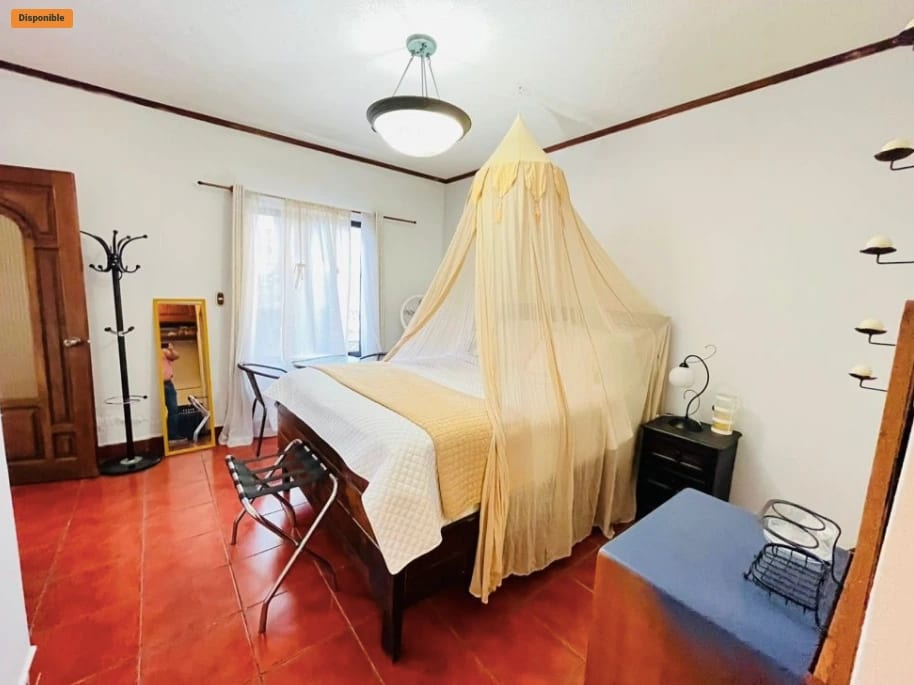 Casa de 5 dormitorios fuera de garita en zona 10 — Casa en Venta en Zona 10, Guatemala, Ciudad — foto 12 de 15