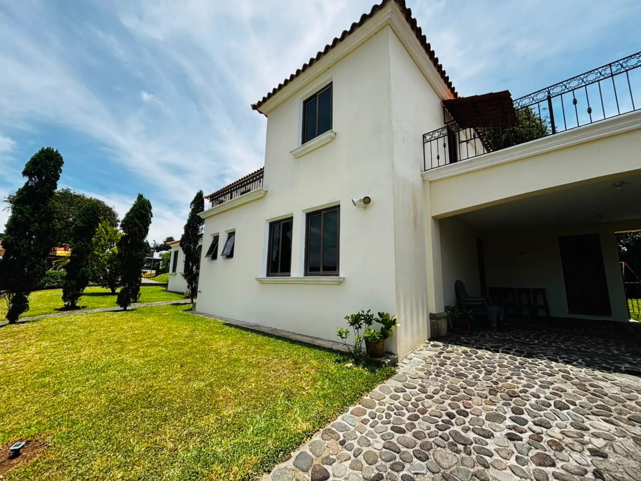 Casa de 4 dormitorios en venta en Condominio Real Del Campo CAES — Casa en Venta en Carretera a El Salvador, Guatemala, Ciudad — foto 3 de 17