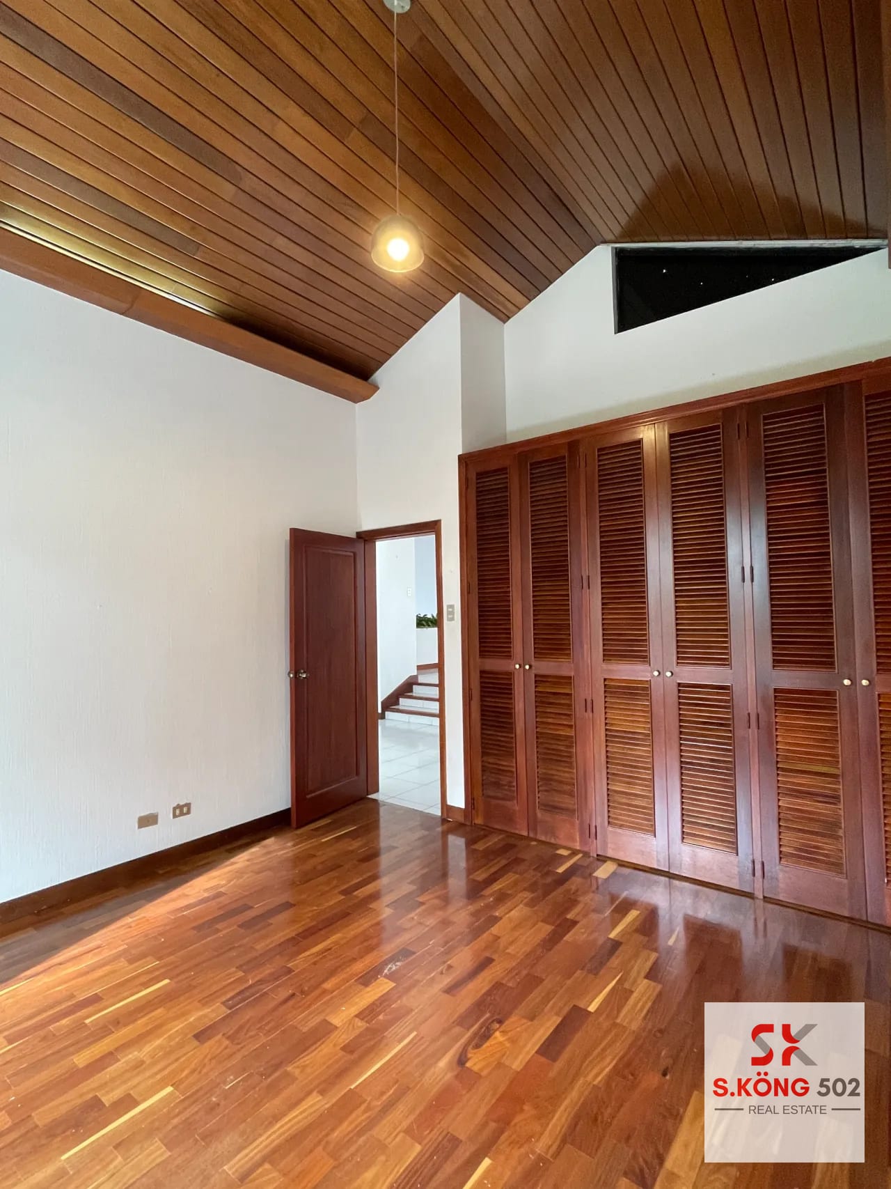 Se Renta Casa Grande con Enorme Jardín en el Socorro, KM. 12.7 Hilltop, CES — Casa en Alquiler en Santa Catarina Pinula, Guatemala, Ciudad — foto 13 de 16