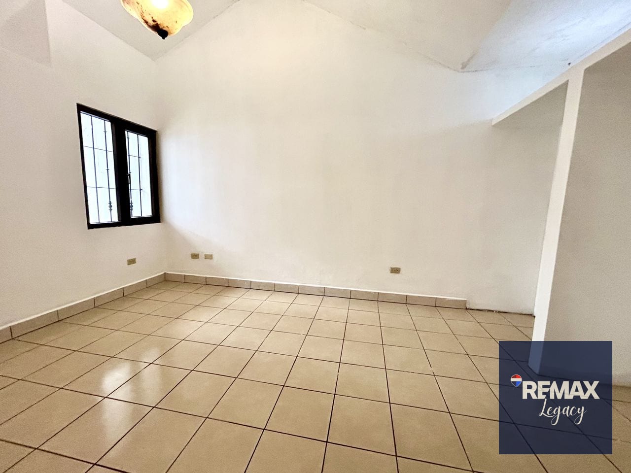 Casa Venta | De un nivel | Jardines de San Isidro | zona 16 — Casa en Venta en Jardines de San Isidro, Zona 16, Guatemala, Ciudad — foto 2 de 17