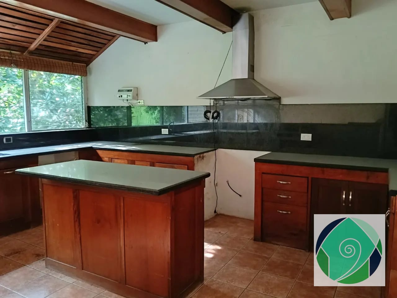 Alquiler casa en km 16.5 Carr. a el Salvador — Casa en Alquiler en Lomas de San Rafael, Carretera a El Salvador, Guatemala, Ciudad — foto 4 de 9