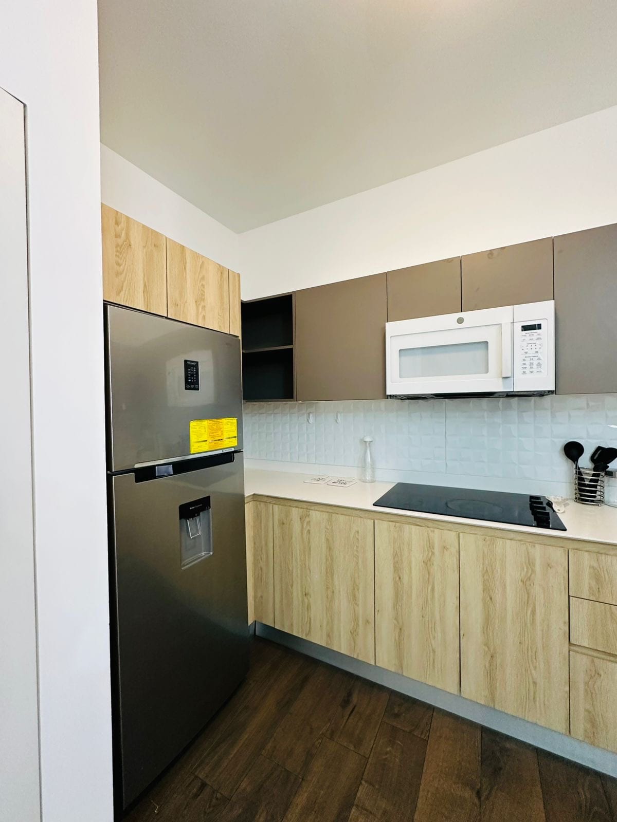 Apartamento amueblado en renta — Apartamento en Alquiler en Diagoseis, Zona 10, Guatemala, Ciudad — foto 4 de 8