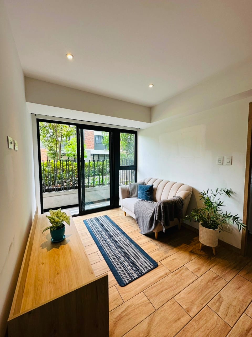 Hermoso apartamento amueblado en renta zona 9 — Apartamento en Alquiler en Zona 13, Guatemala, Ciudad — foto 1 de 5