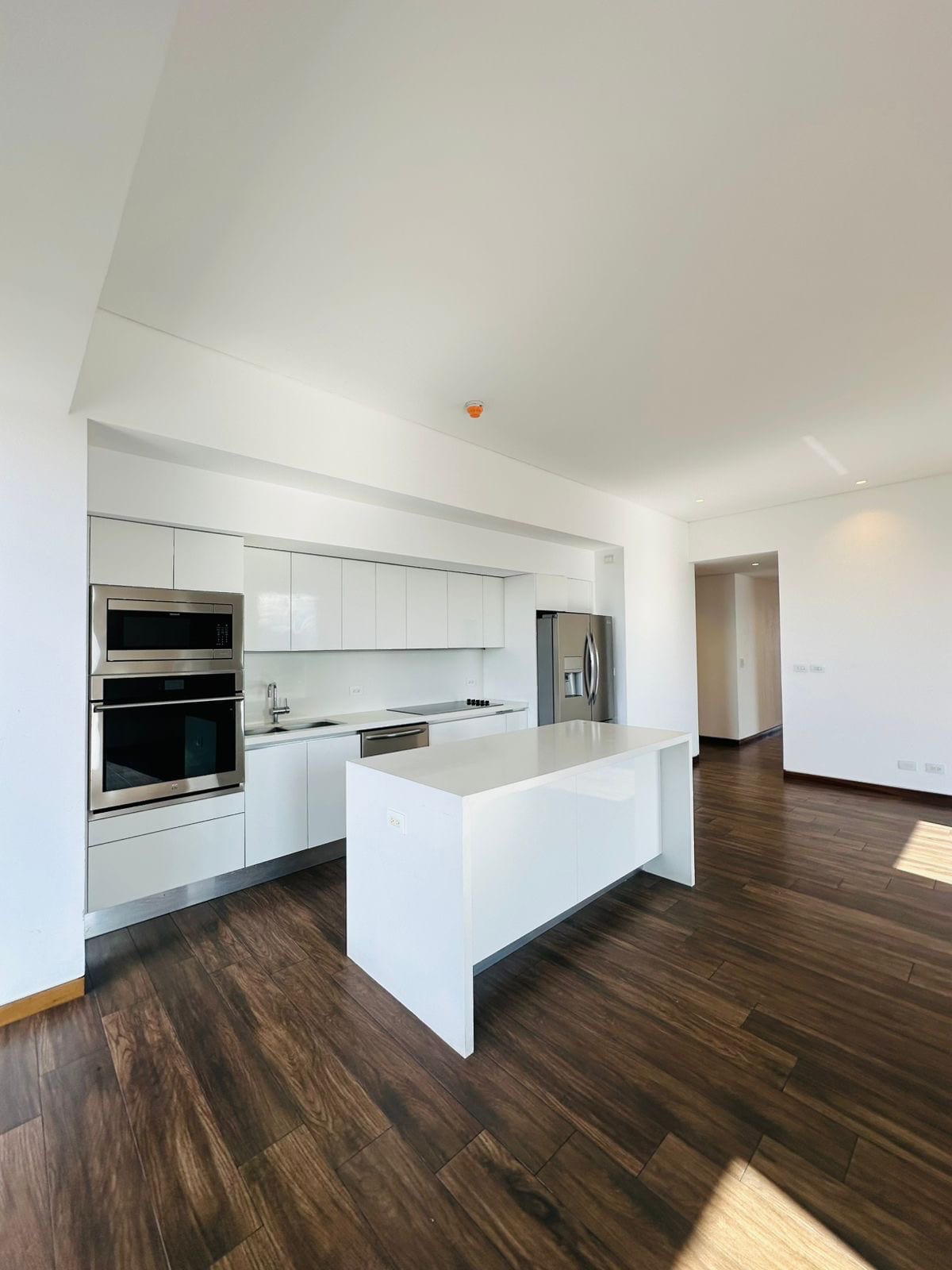 Apartamento en renta zona 10 — Apartamento en Alquiler en Avia, Zona 10, Guatemala, Ciudad — foto 1 de 5