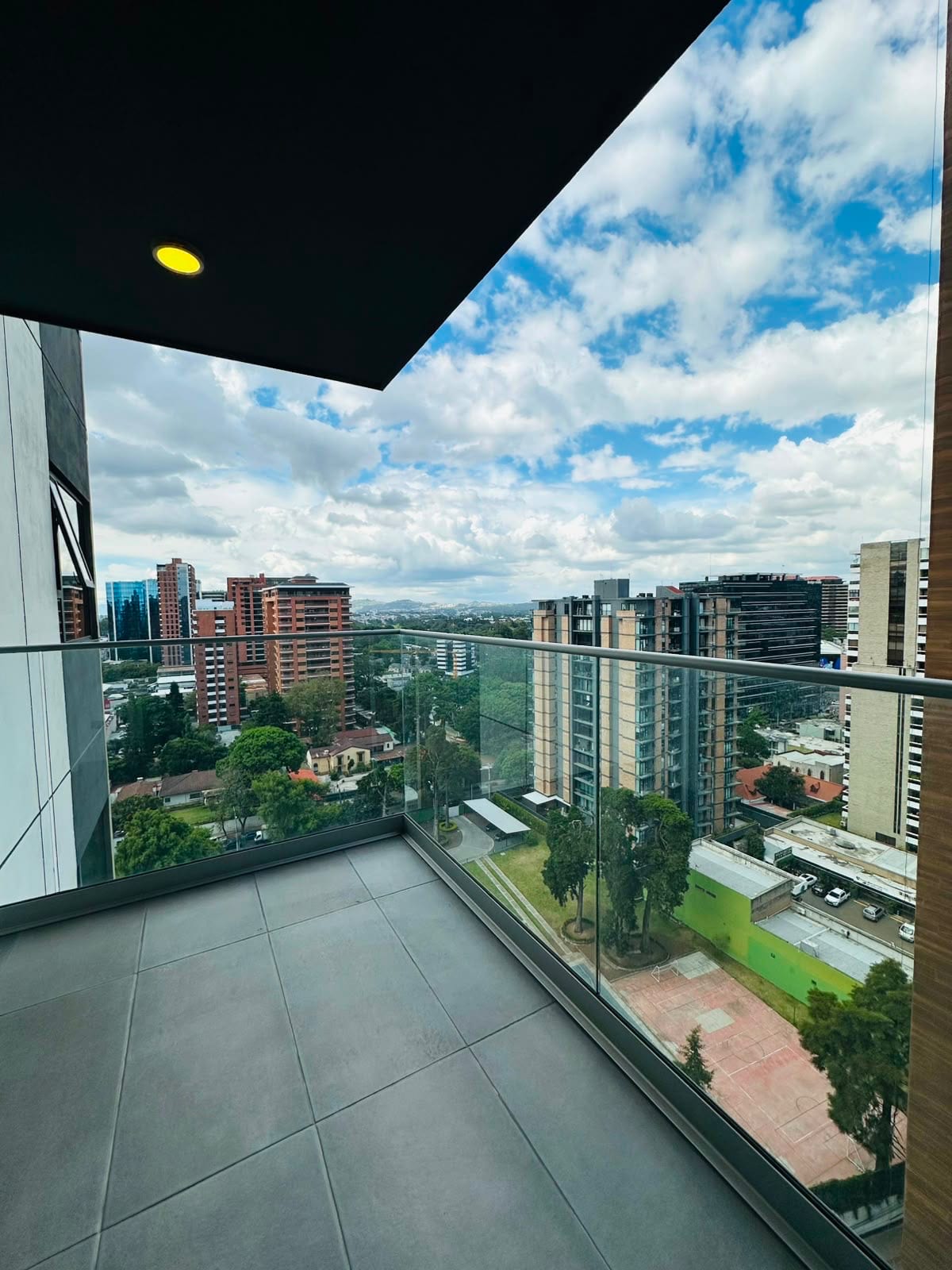 Apartamento amueblado en renta zona 10 — Apartamento en Alquiler en Zona 10, Guatemala, Ciudad — foto 1 de 5