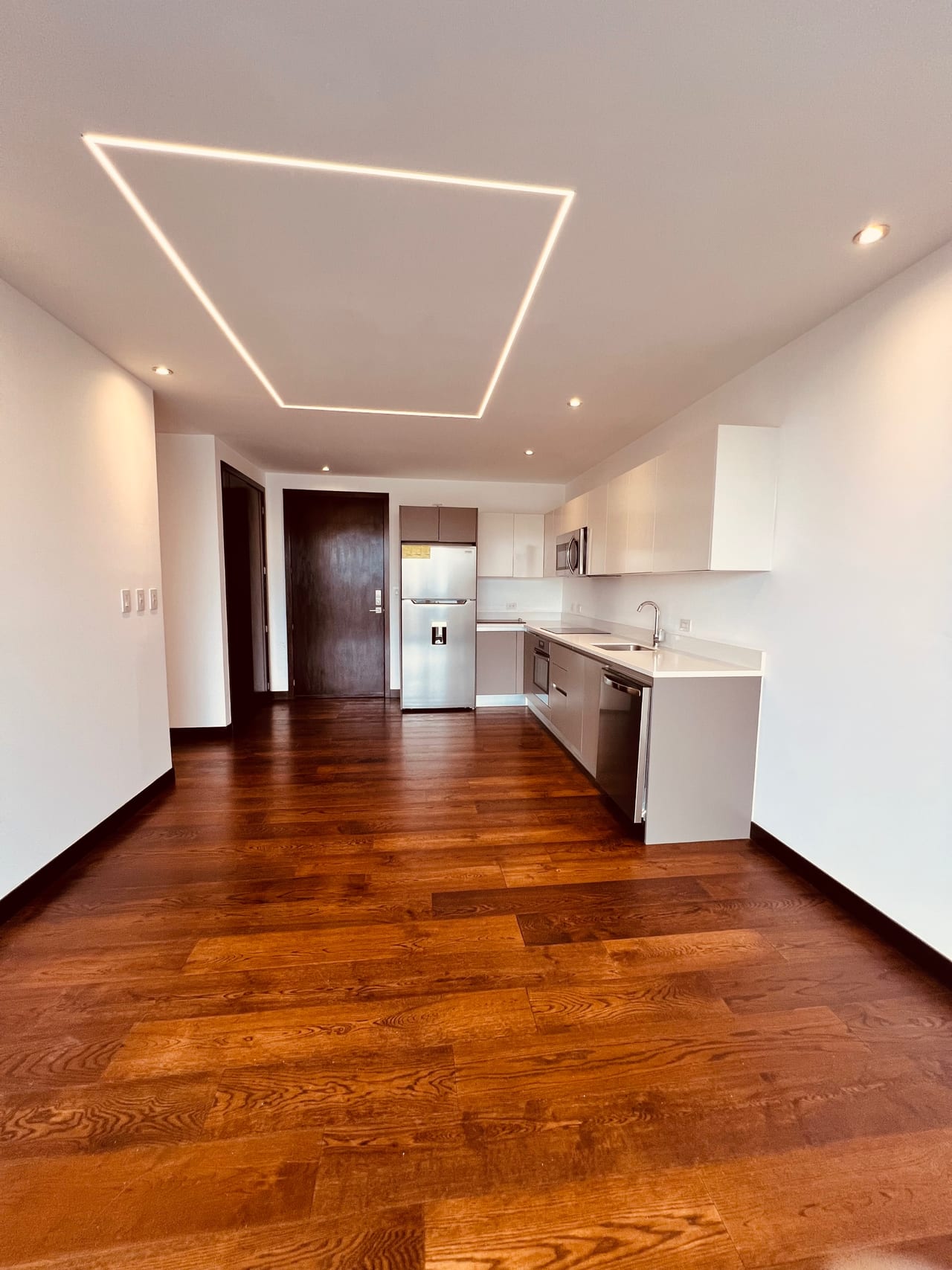 Apartamento en renta zona 10 — Apartamento en Alquiler en Zona 10, Guatemala, Ciudad — foto 1 de 6