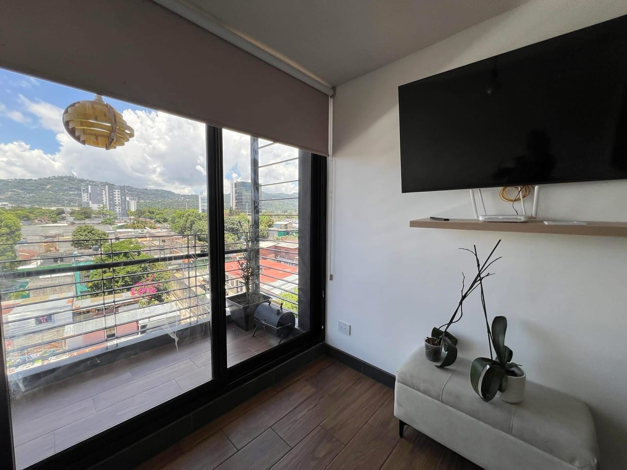 BE14 / APARTAMENTO EN VENTA / AMUEBLADO DE 1 HABITACIÓN — Apartamento en Alquiler en Be14, Zona 14, Guatemala, Ciudad — foto 2 de 5