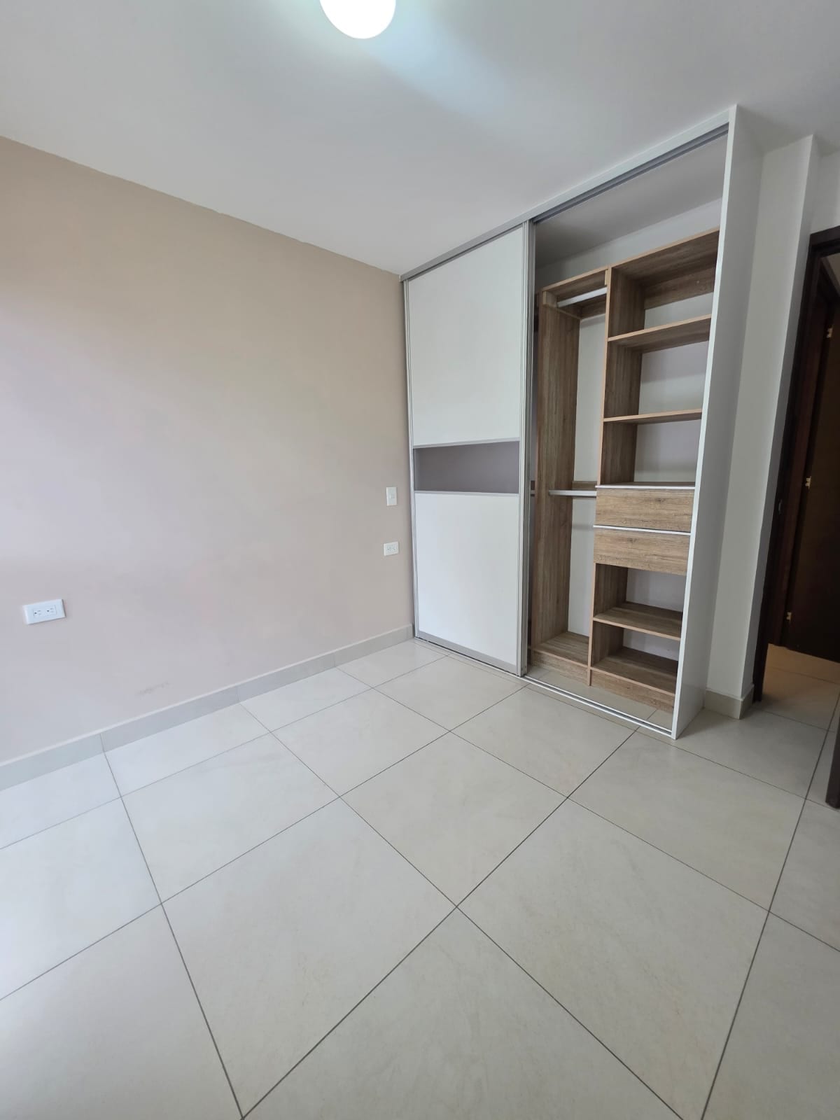 BE14 / APARTAMENTO EN RENTA DE 3 HABITACIONES — Apartamento en Alquiler en Be14, Zona 14, Guatemala, Ciudad — foto 6 de 11
