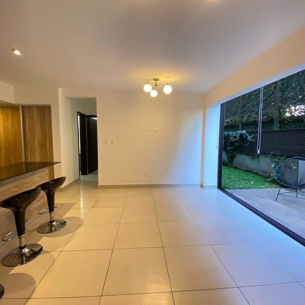 BE14 / Apartamento en Renta de 3 Habitaciones y Jardín — Apartamento en Alquiler en Be14, Zona 14, Guatemala, Ciudad — foto 1 de 10