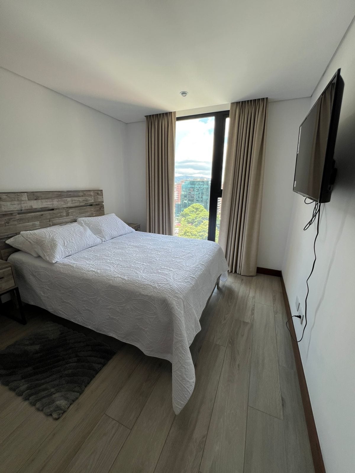 Reserva Diez / Renta Apartamento Amueblado de 3 Habitaciones y Cs — Apartamento en Alquiler en Reserva Diez, Zona 10, Guatemala, Ciudad — foto 6 de 14