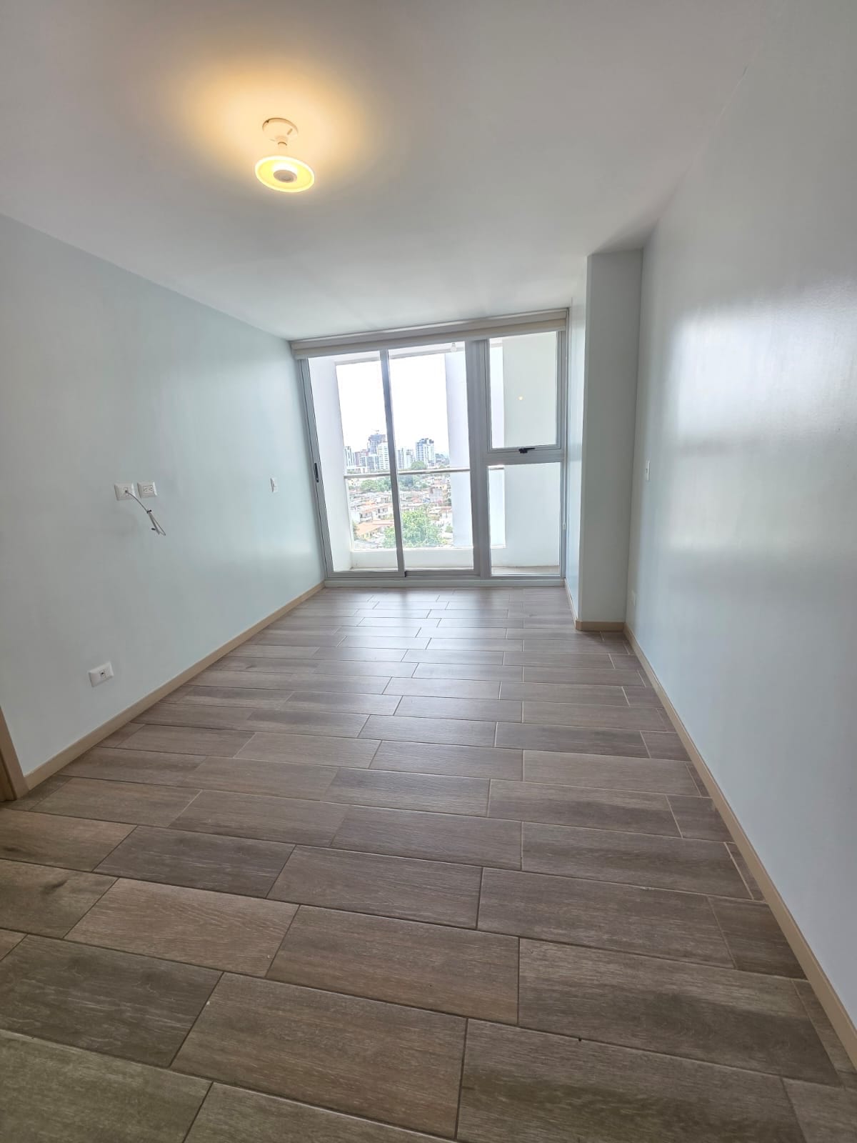 Condado Catorce / Apartamento en Renta de 2 Habitaciones y un Parqueos — Apartamento en Alquiler en Condado La Villa, Zona 14, Guatemala, Ciudad — foto 8 de 11