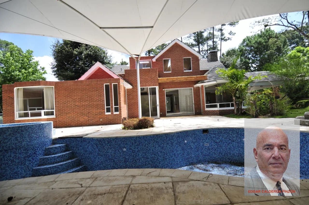 Casa Contemporánea de 2 Niveles con Piscina en Sacatepéquez — Casa en Venta en Santiago Sacatepéquez, Sacatepéquez — foto 14 de 17