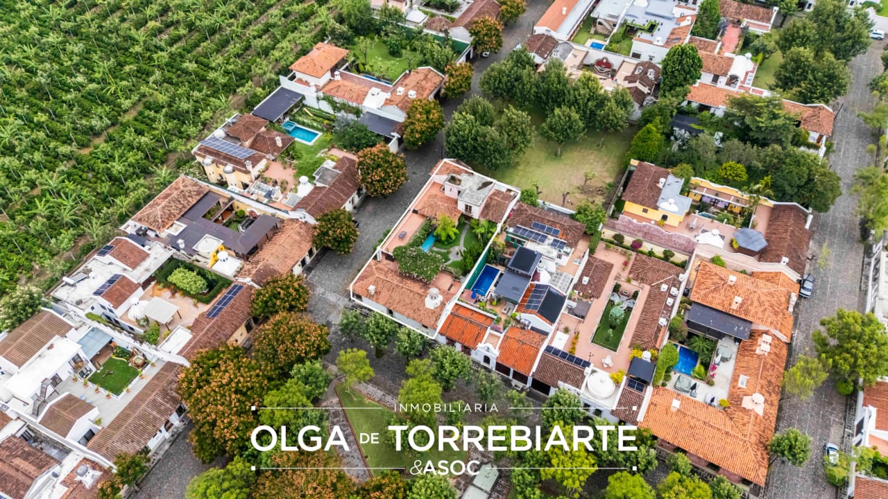 Casa amueblada en Condominio Hacienda San Jerónimo — Casa en Venta en Antigua, Sacatepéquez — foto 2 de 17